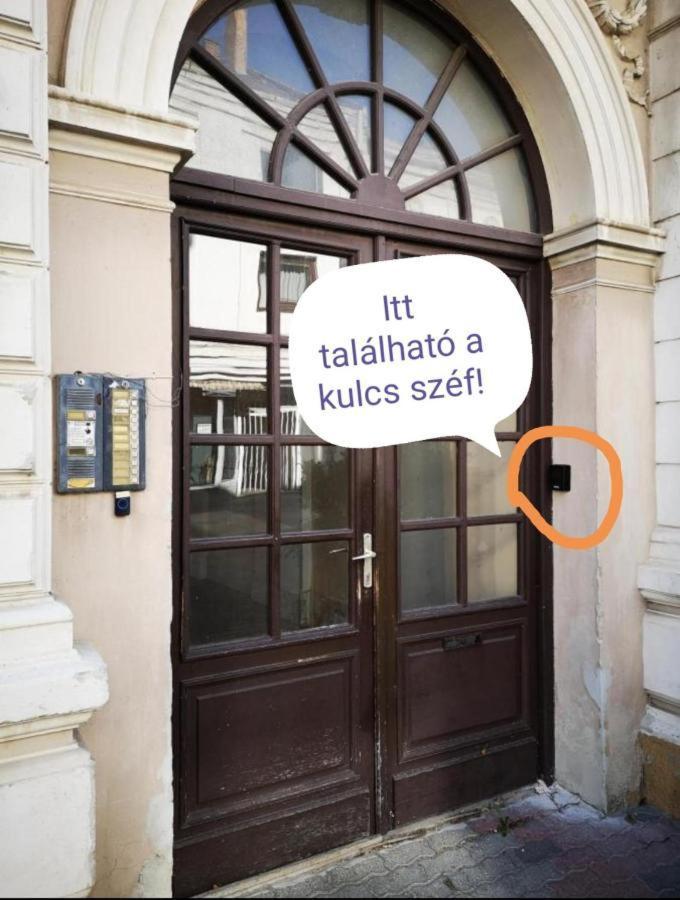 Appartamento Pécs sétaló utcájában 6 személyes 3 szobás lakás Esterno foto
