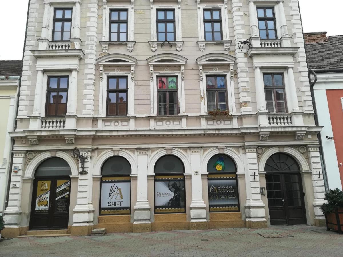 Appartamento Pécs sétaló utcájában 6 személyes 3 szobás lakás Esterno foto