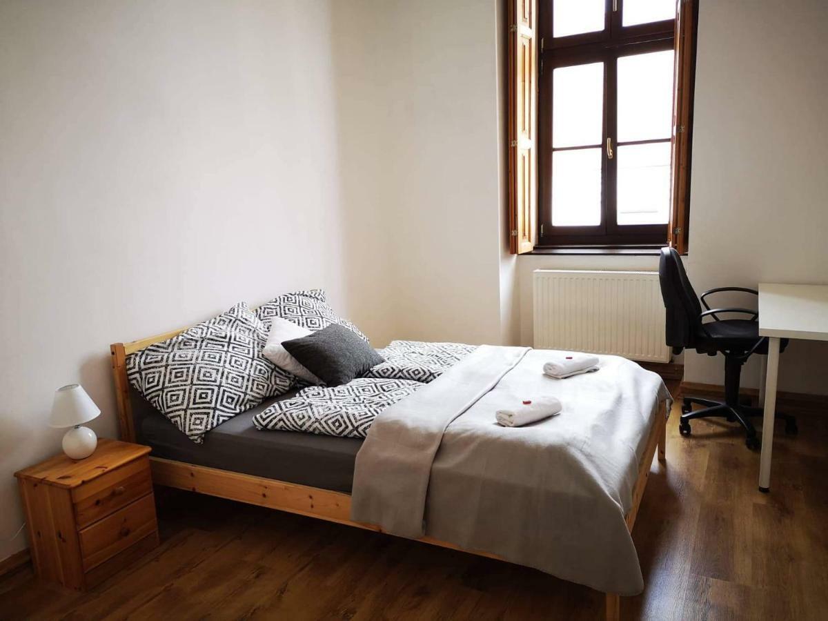 Appartamento Pécs sétaló utcájában 6 személyes 3 szobás lakás Esterno foto