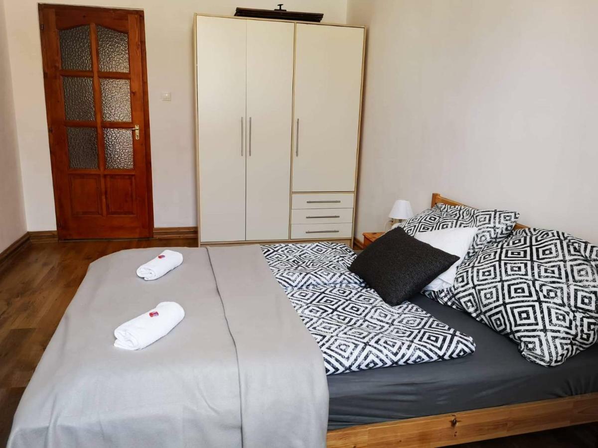 Appartamento Pécs sétaló utcájában 6 személyes 3 szobás lakás Esterno foto