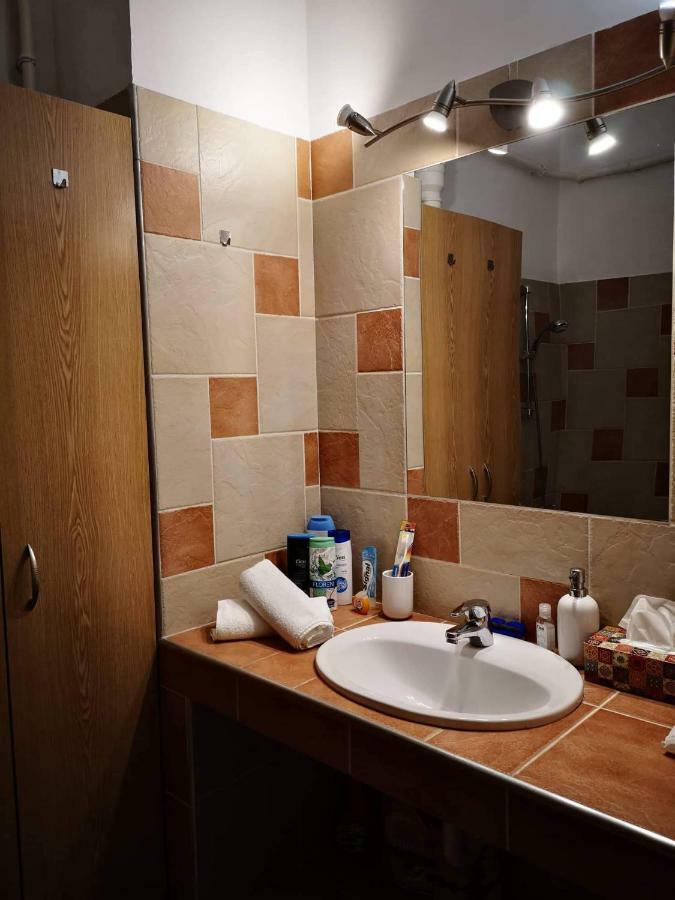 Appartamento Pécs sétaló utcájában 6 személyes 3 szobás lakás Esterno foto