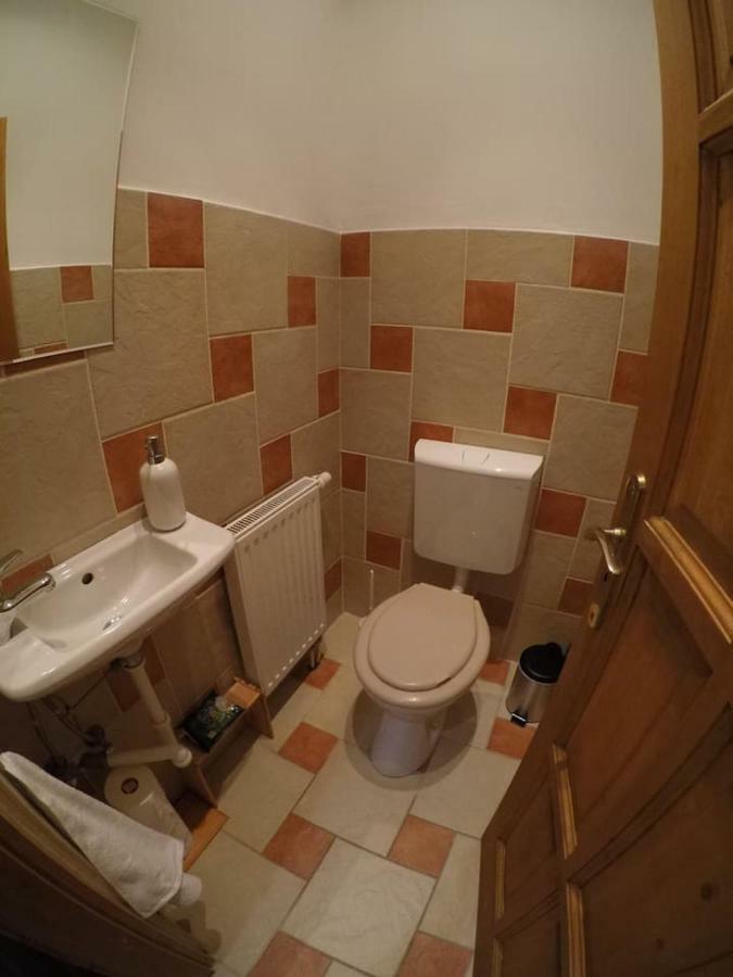 Appartamento Pécs sétaló utcájában 6 személyes 3 szobás lakás Esterno foto